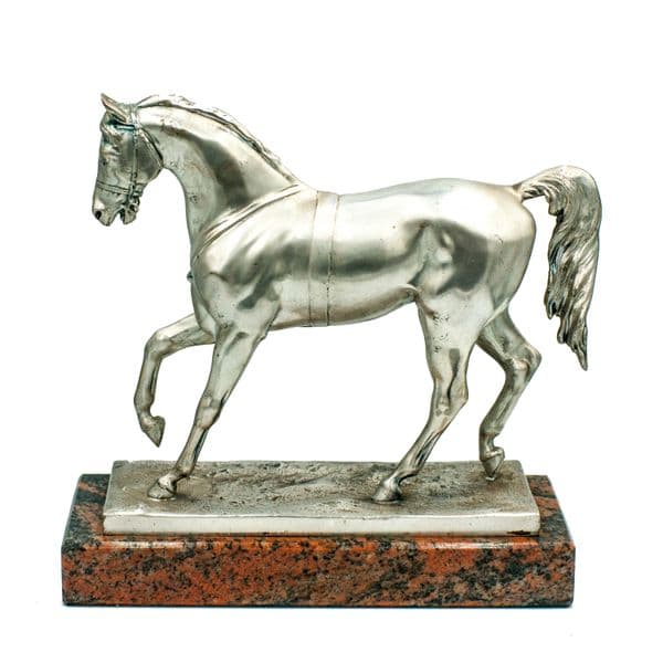 Statuetka "Koń w stepie - srebrzony" 