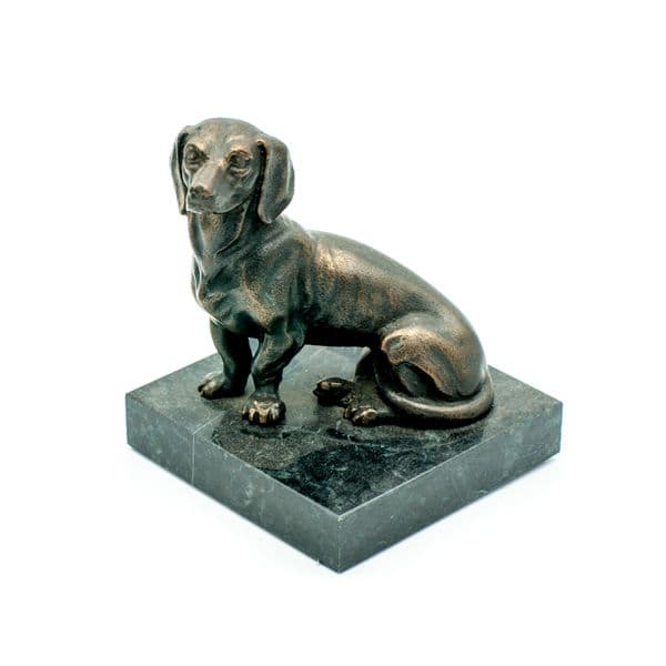 Figurka "Jamnik siedzący"