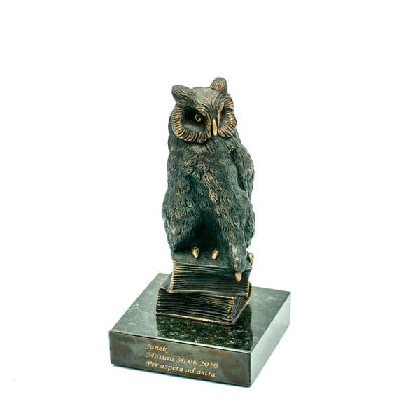 Statuetka "Sowa na książkach"