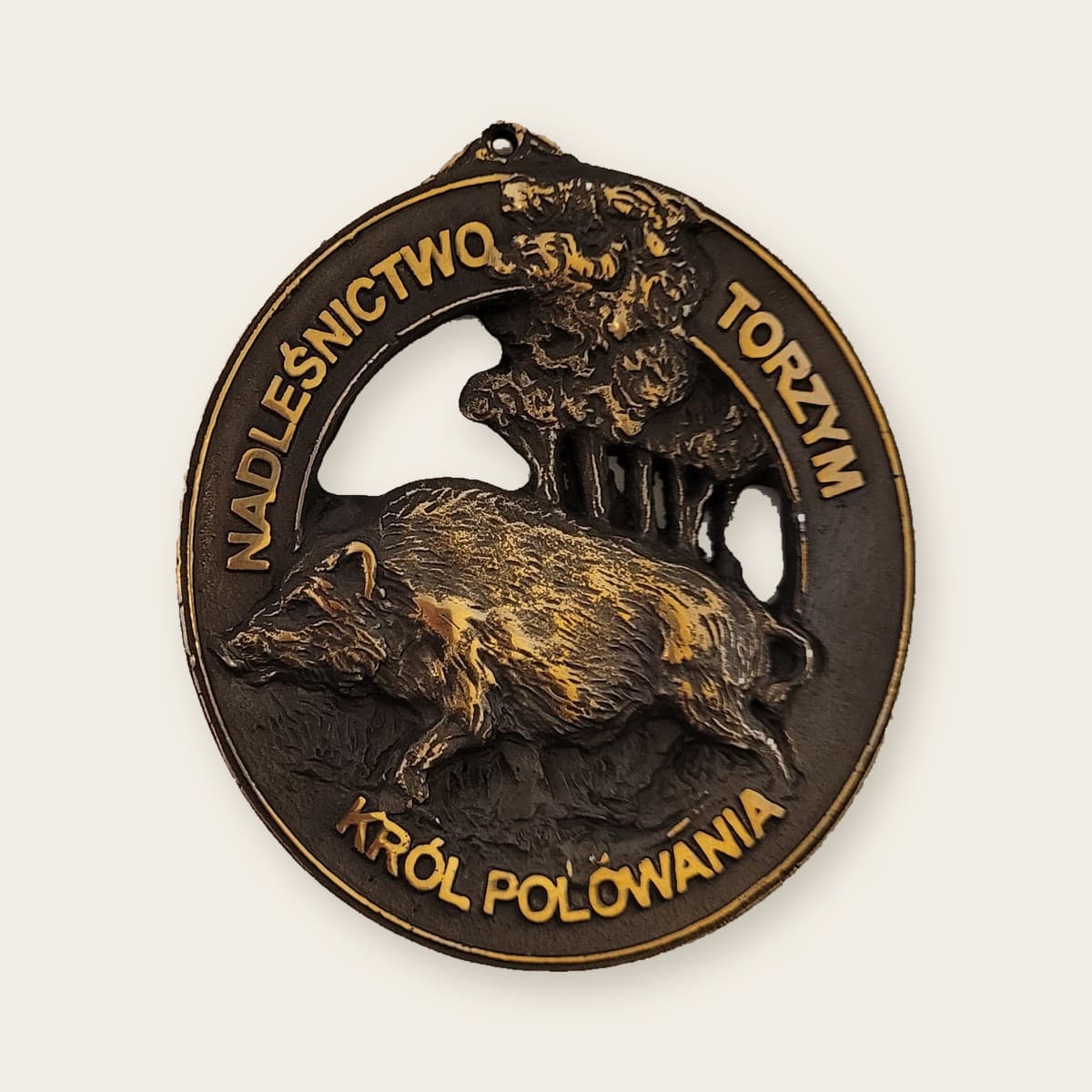 Ażurowy medal Król Polowania z dzikiem — mosiądz odlewany
