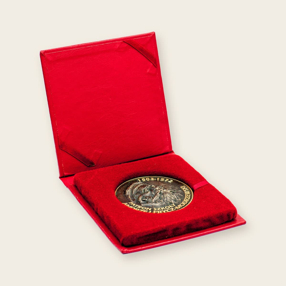 Medal myśliwski w czerwonym etui prezentowym